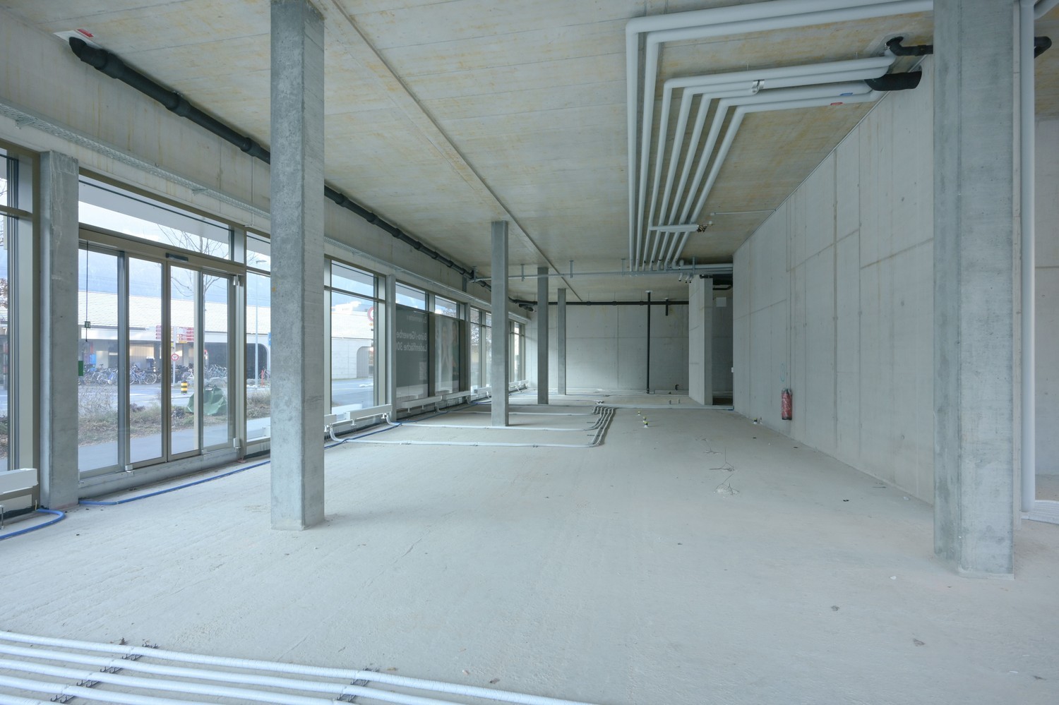 170m² shop