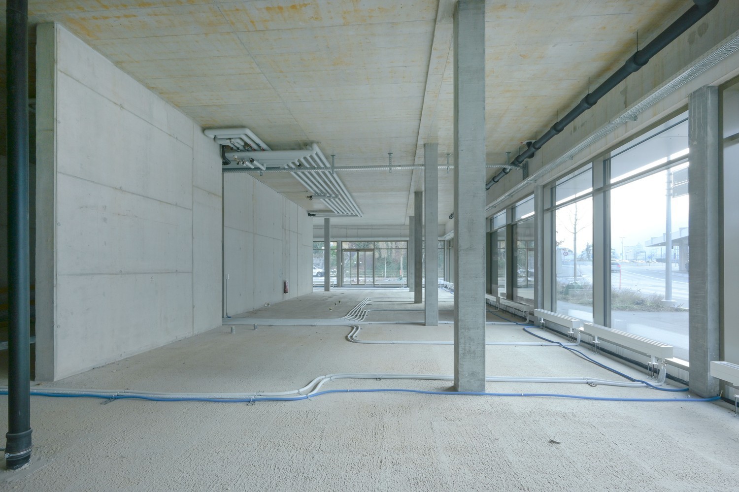 170m² shop