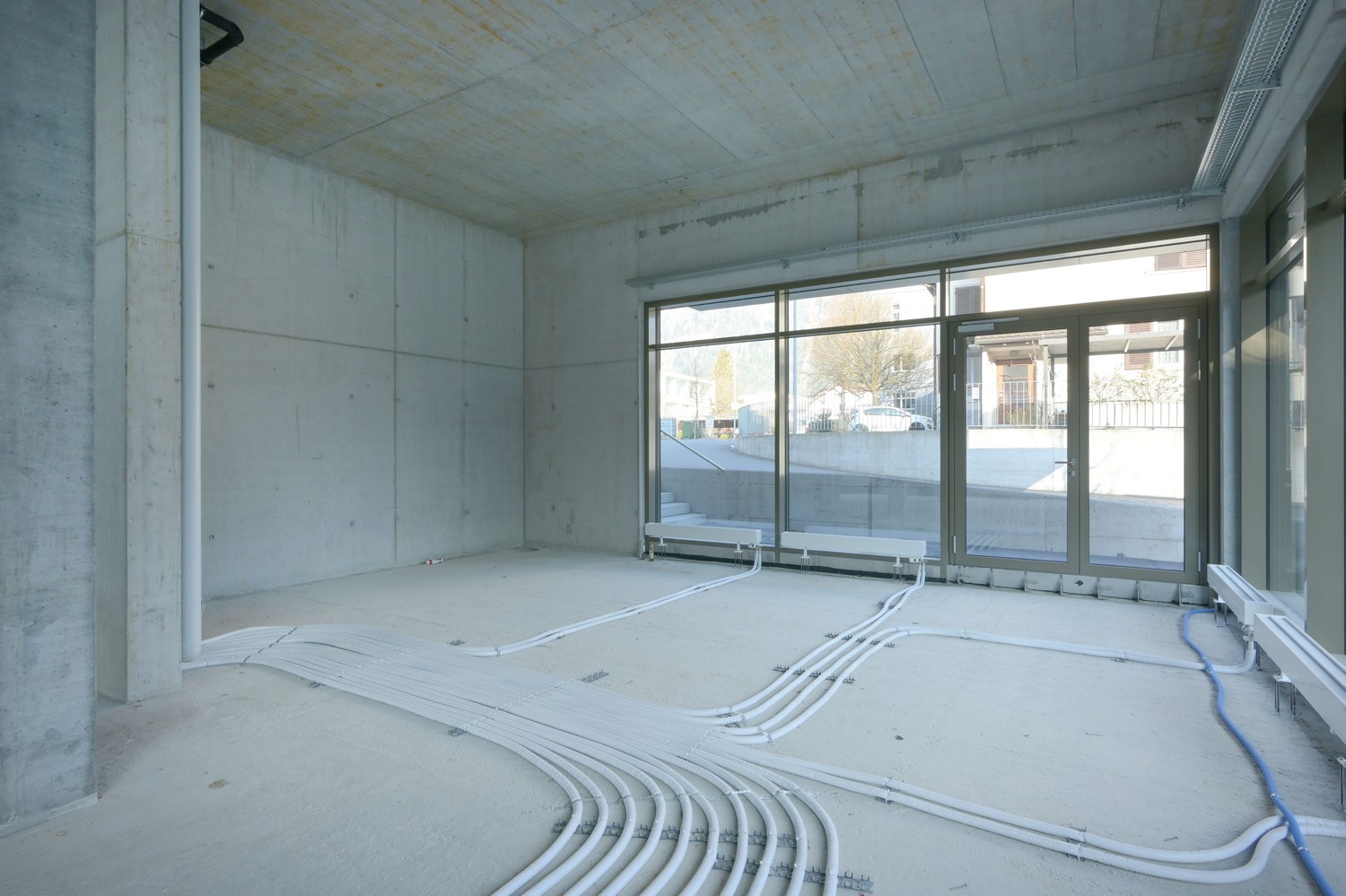 170m² shop