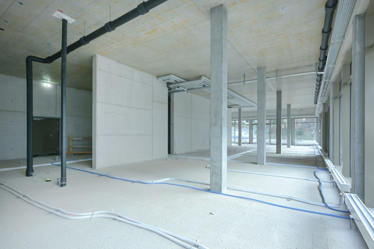 170m² shop