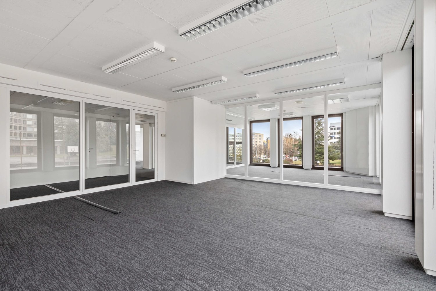 320m² office