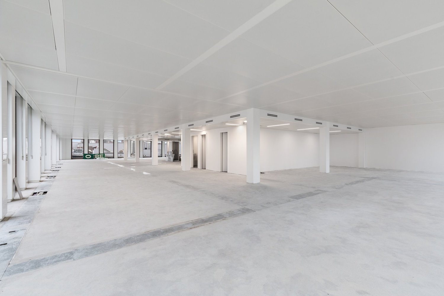320m² office