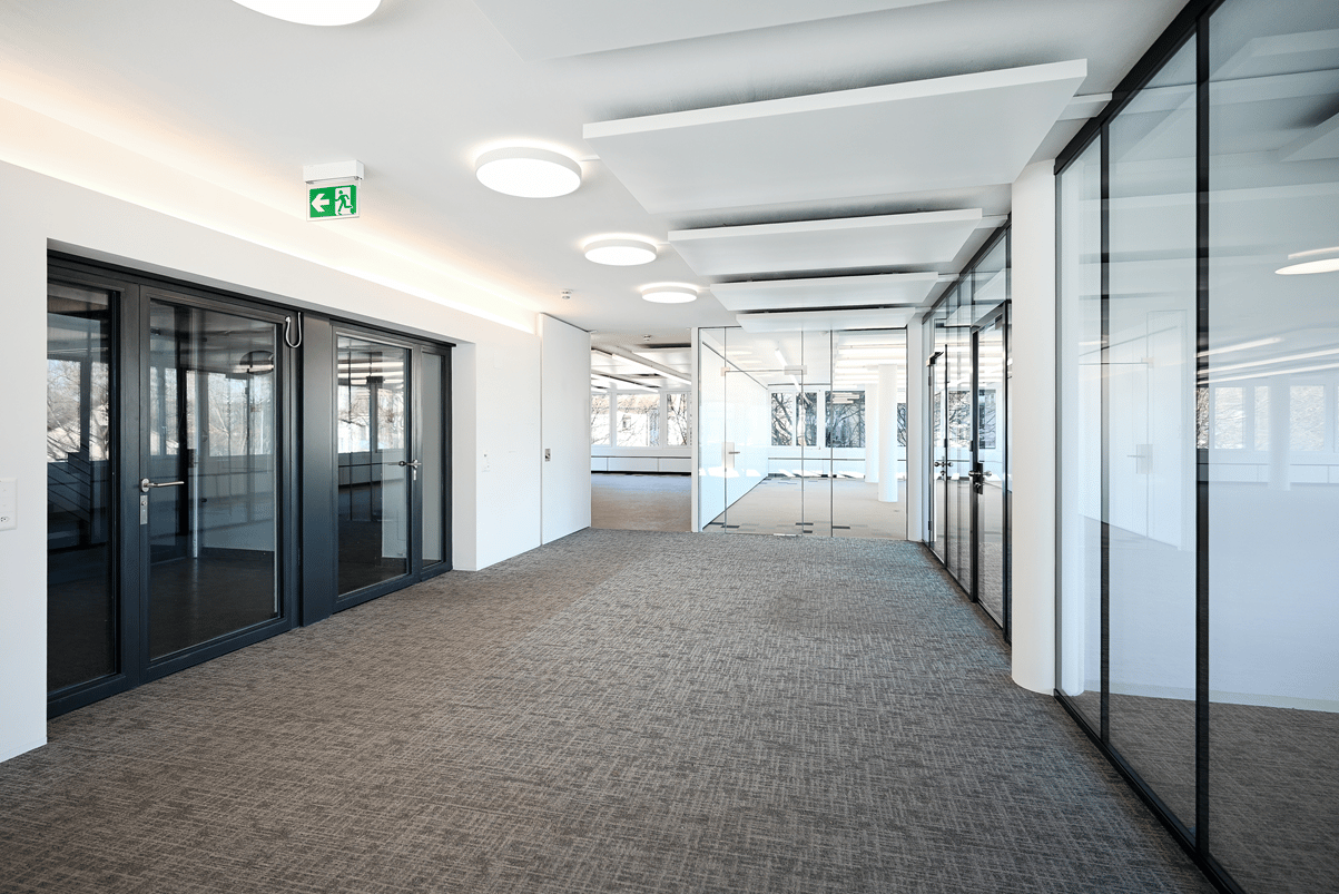 379m² office, photo 3 of 10