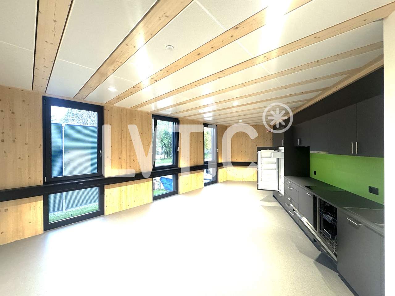 245m² office