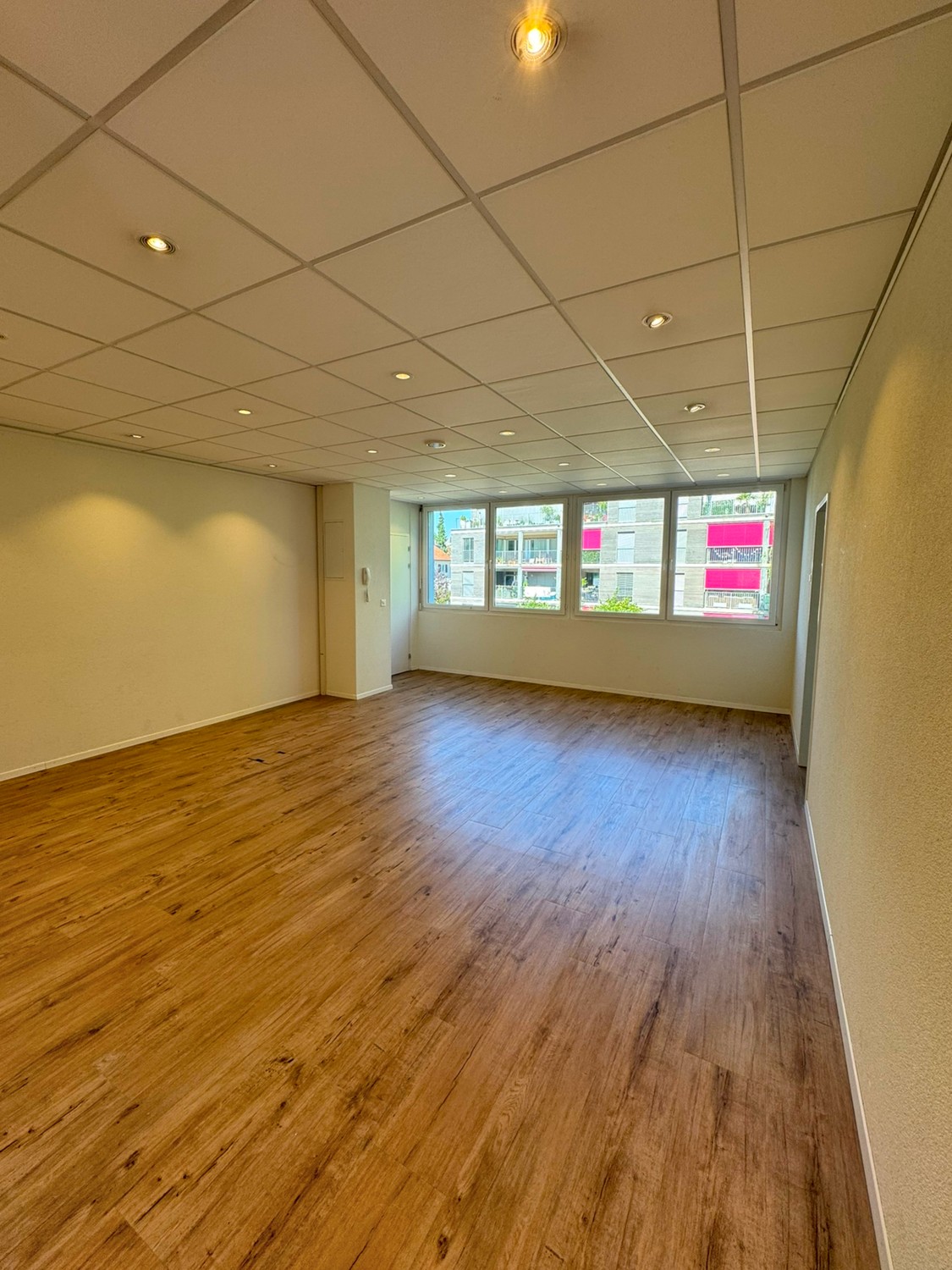 210m² office