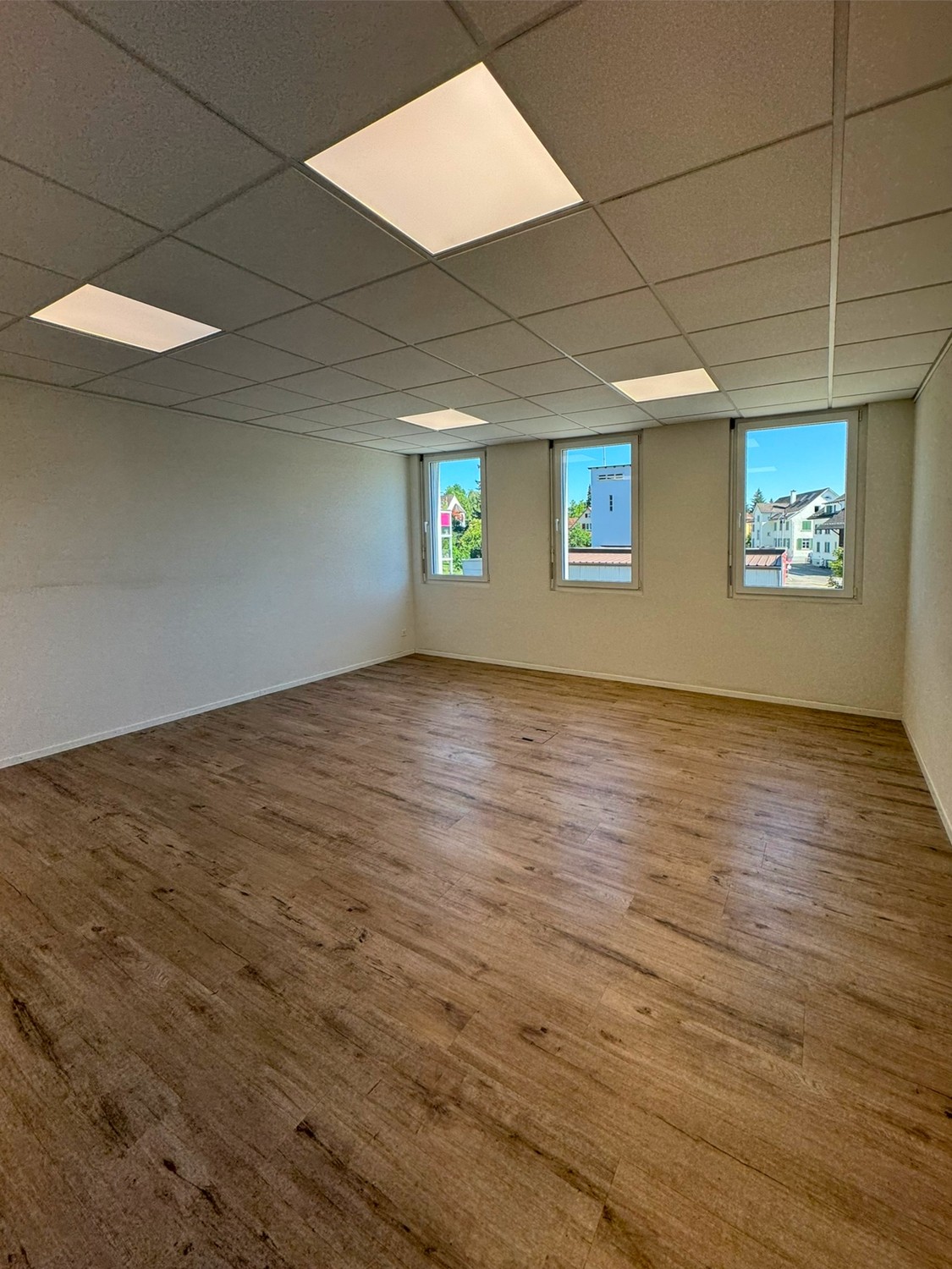 210m² office