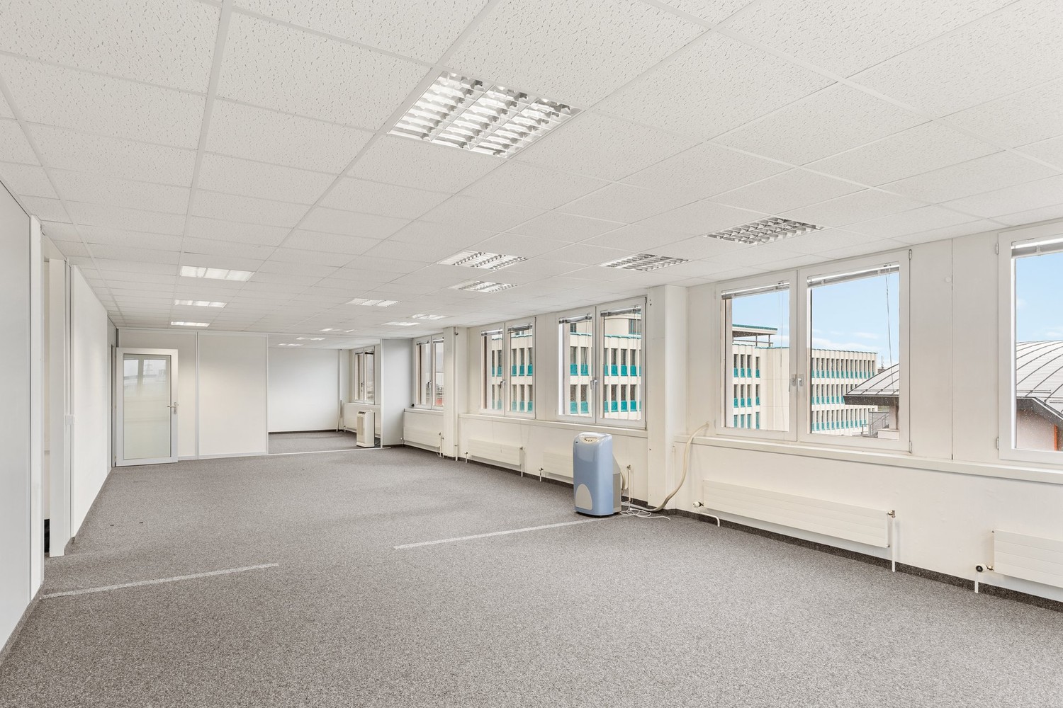 576m² office, photo 3 of 10