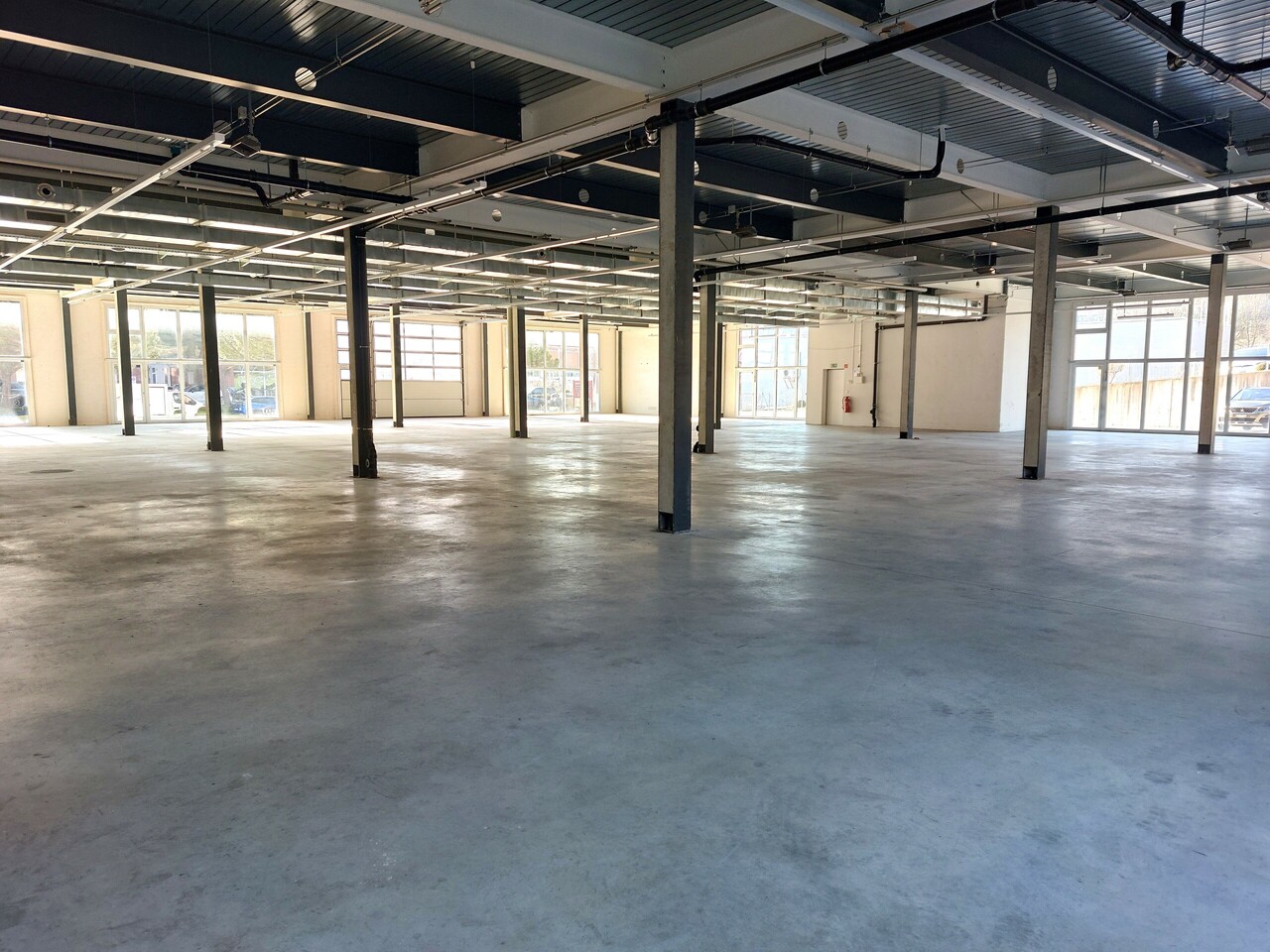 500m² atelier, photo 2 of 6