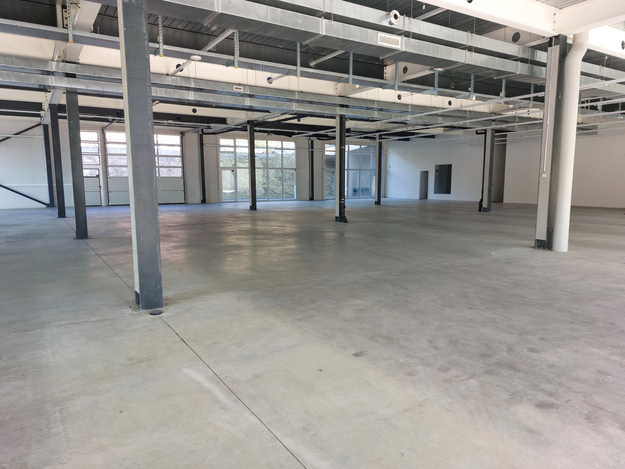 500m² atelier, photo 1 of 6