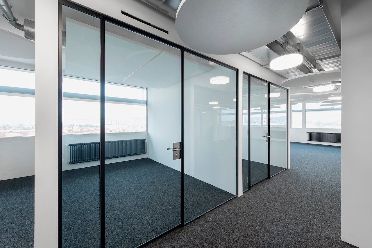 260m² office, photo 4 of 6