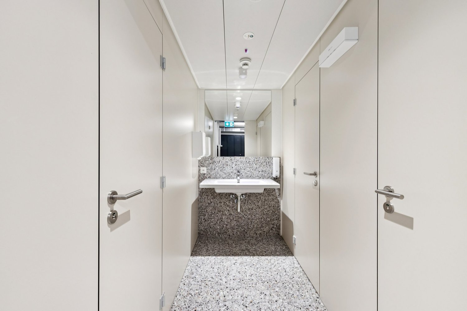 97m² office