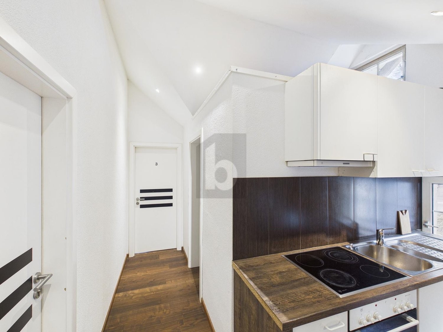 11 rooms multi family house, photo 4 of 4