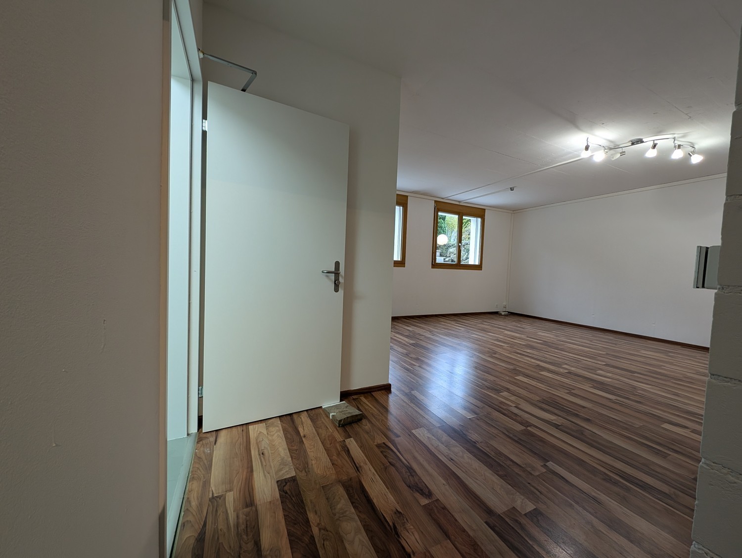 90-90m² commercial