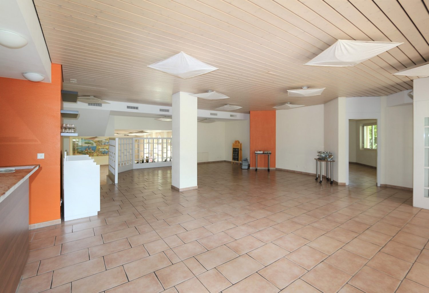 274m² restaurant, photo 3 of 5