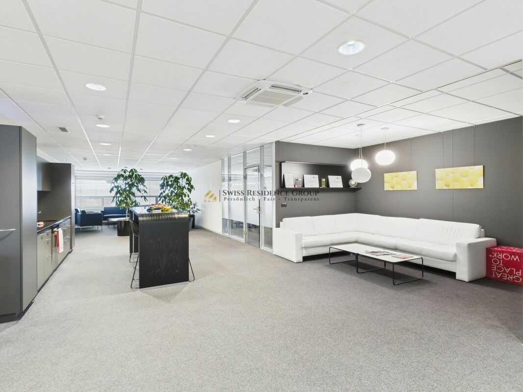 Office, photo 3 of 10