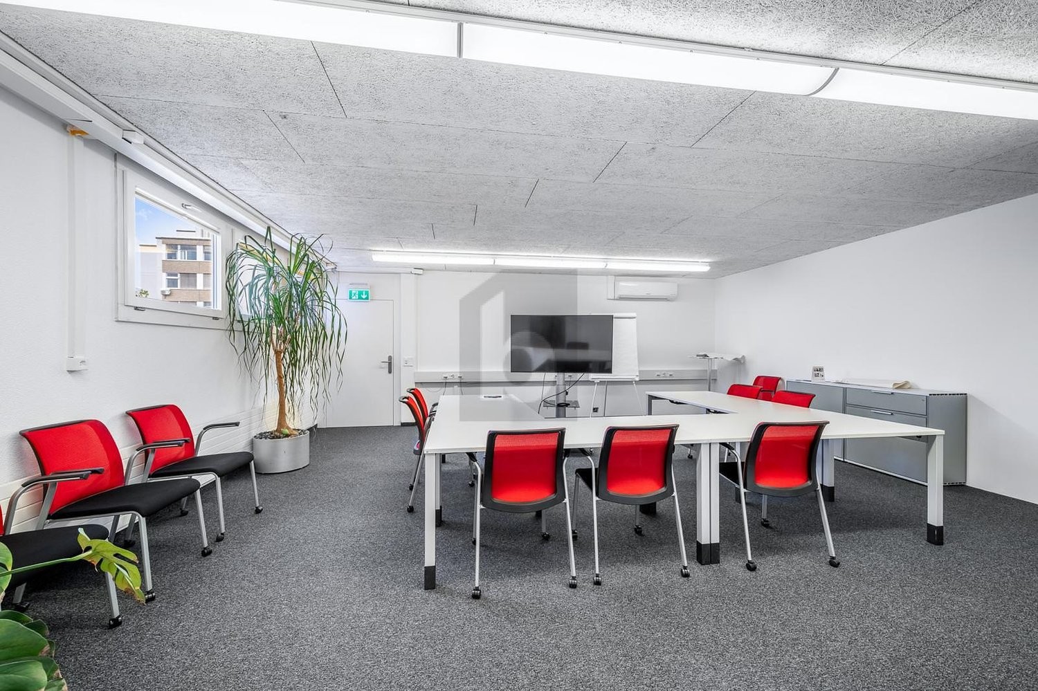 201m² office, photo 3 of 3