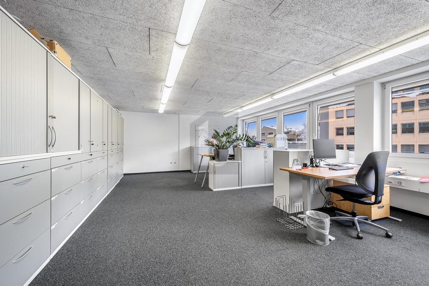 201m² office, photo 2 of 3