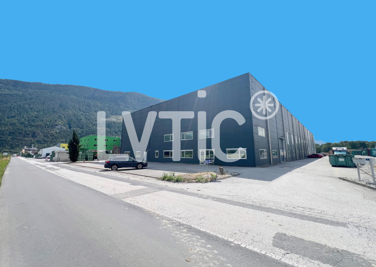 2030m² industrial object, photo 3 of 10