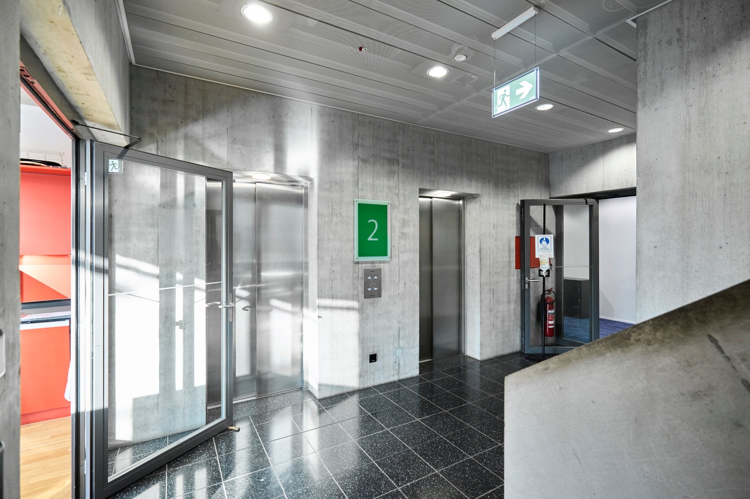 662m² shop, photo 4 of 10