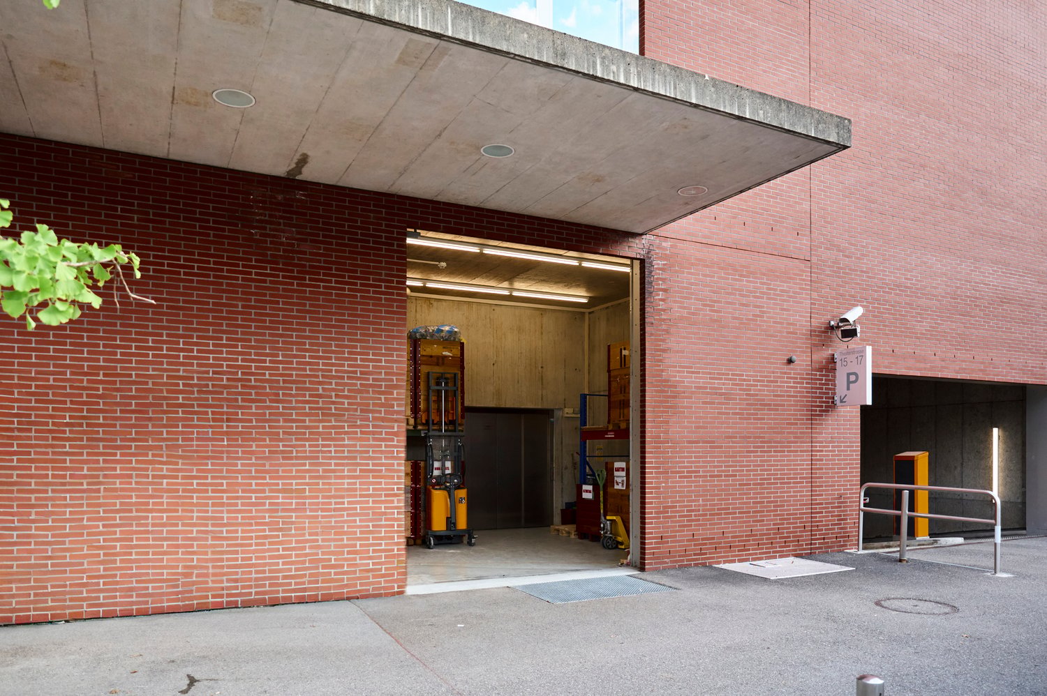 662m² shop, photo 6 of 10