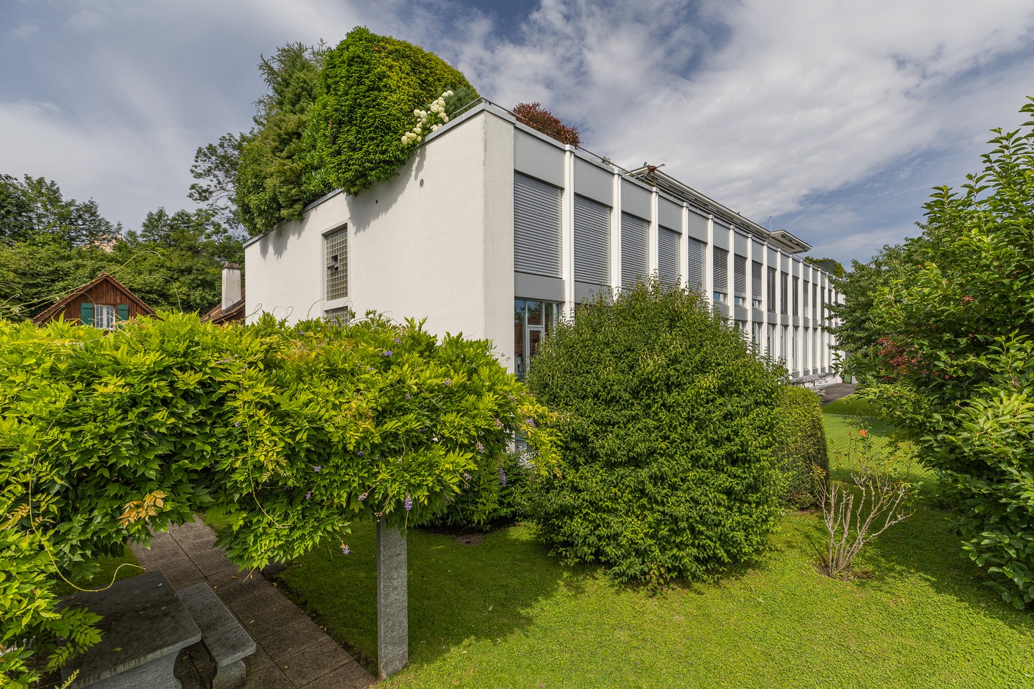 672m² commercial