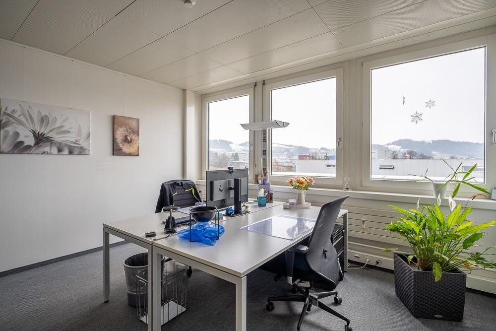 303m² office, photo 7 of 10