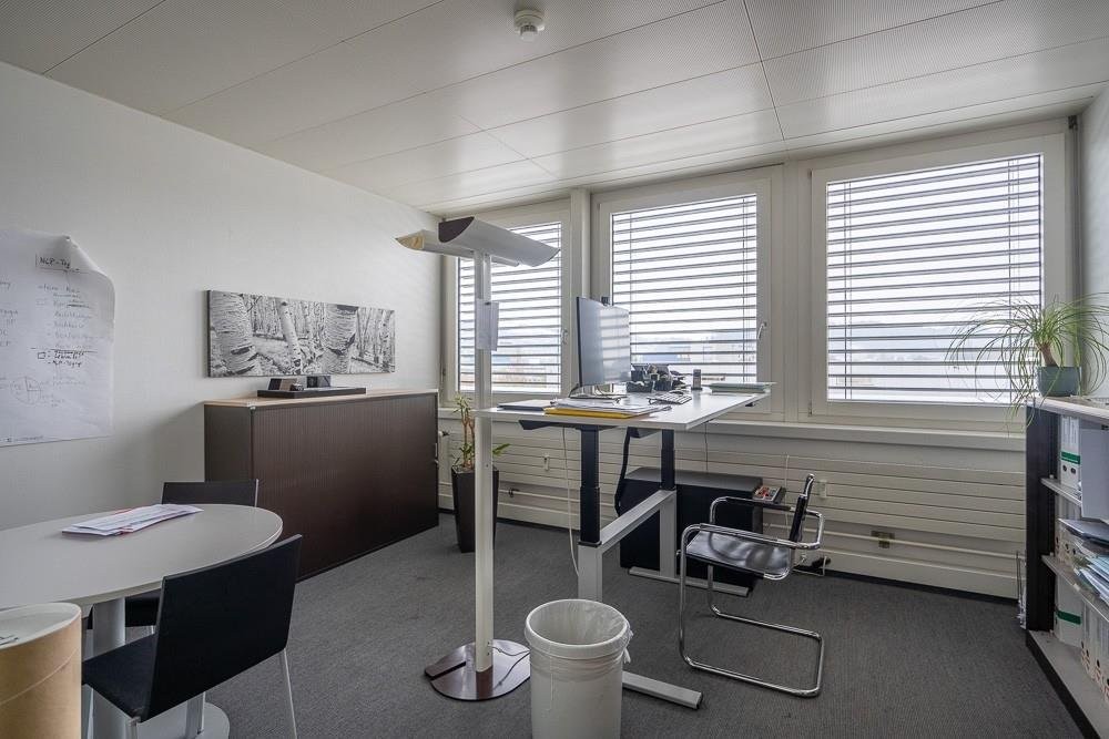 303m² office, photo 8 of 10