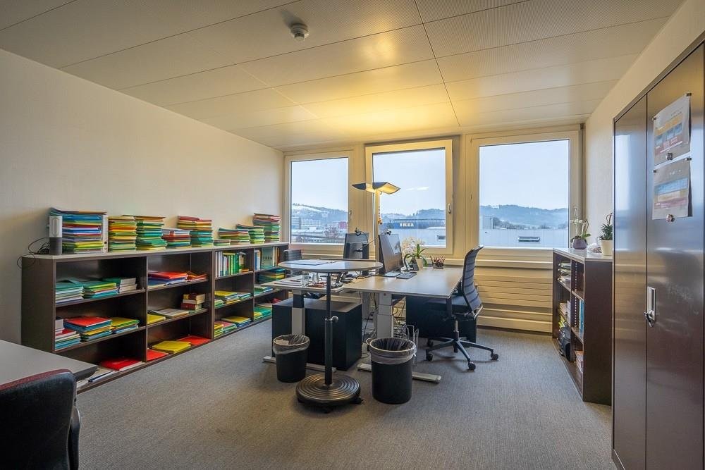 303m² office, photo 5 of 10