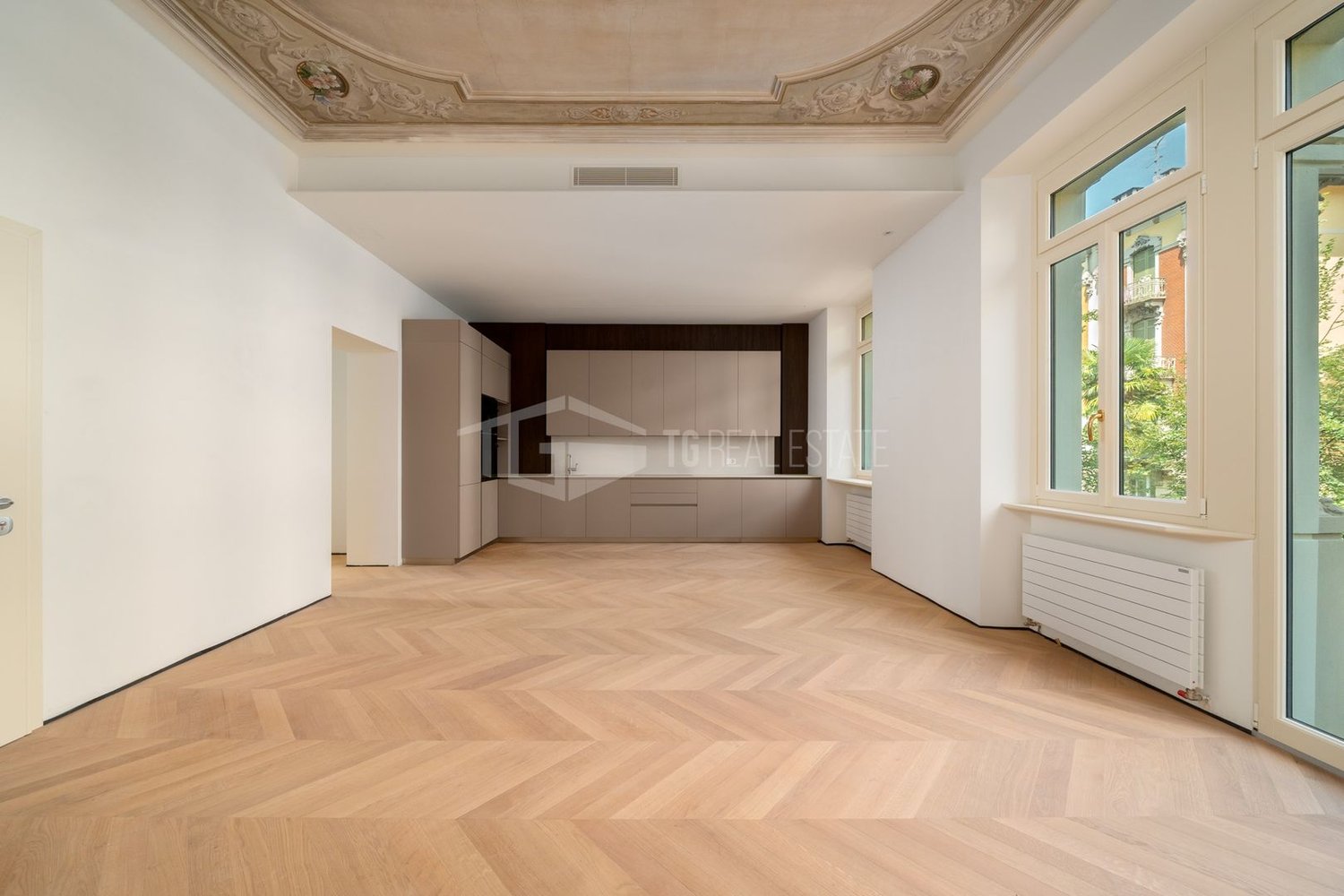 5 rooms apartment