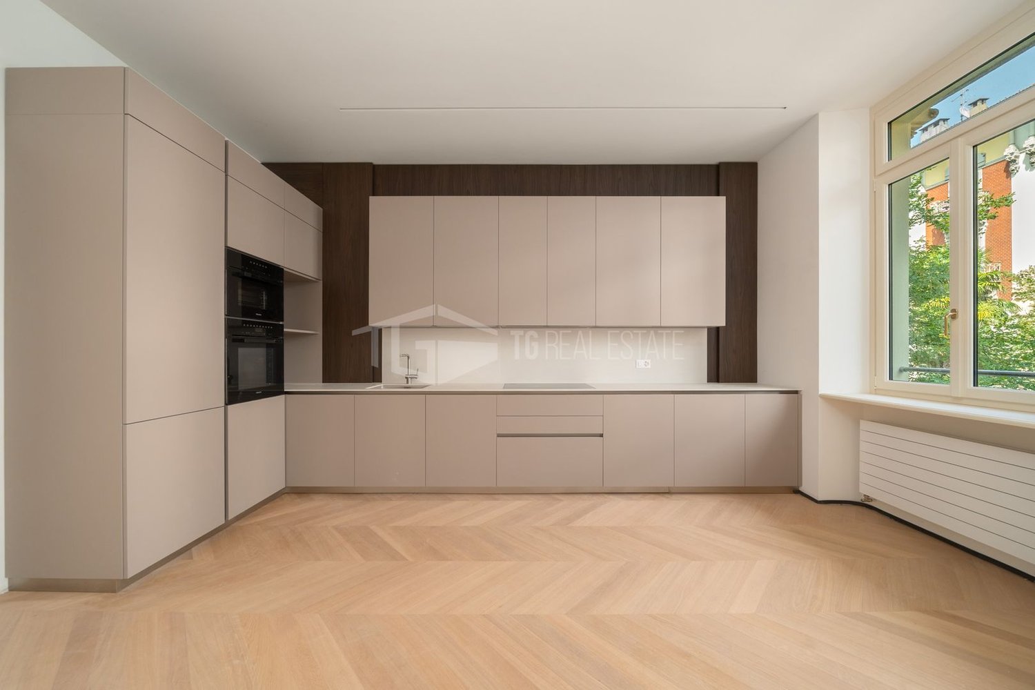 5 rooms apartment