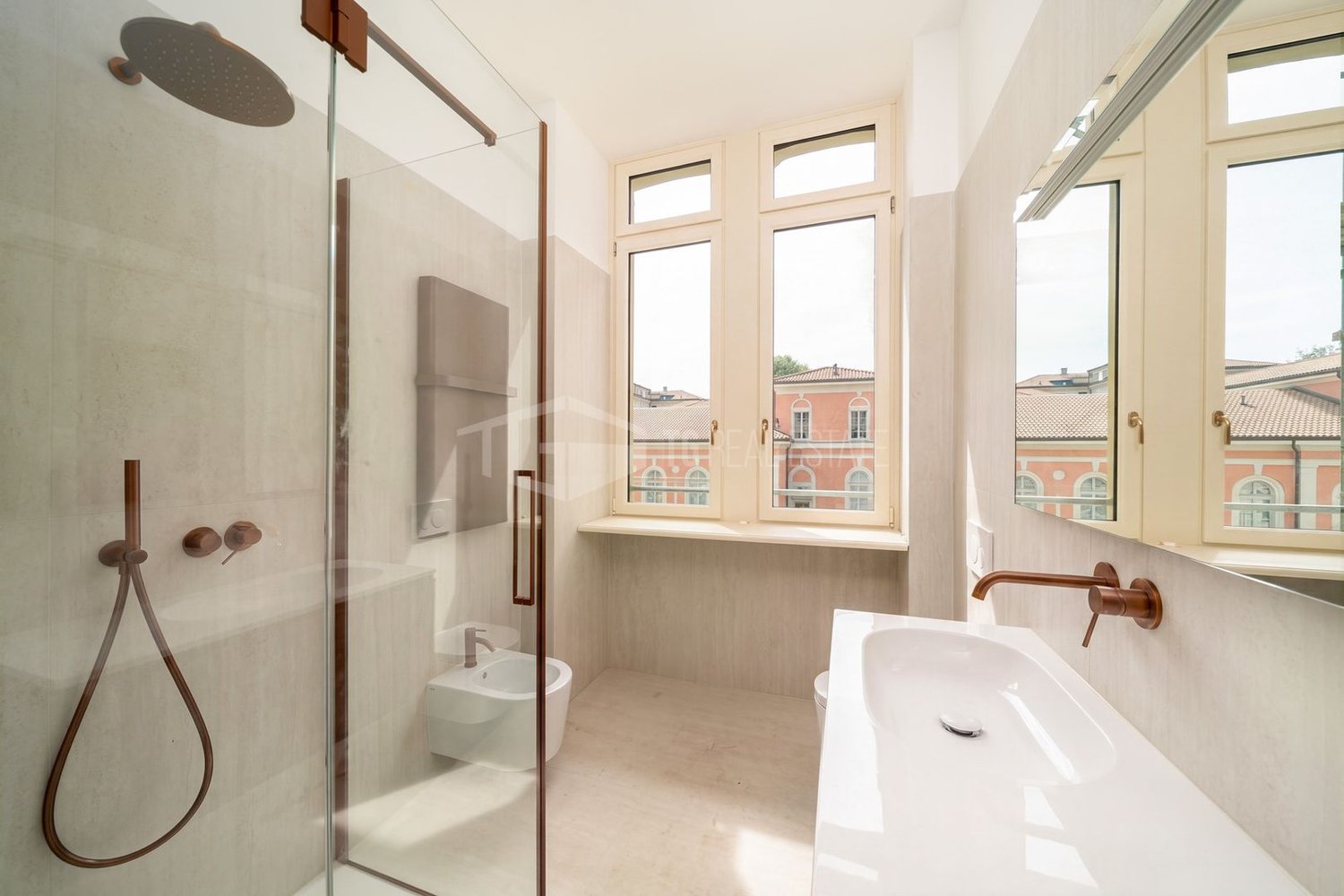 5 rooms apartment