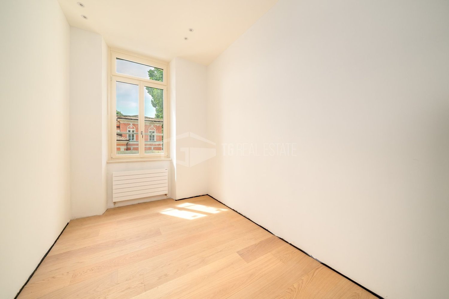 5 rooms apartment