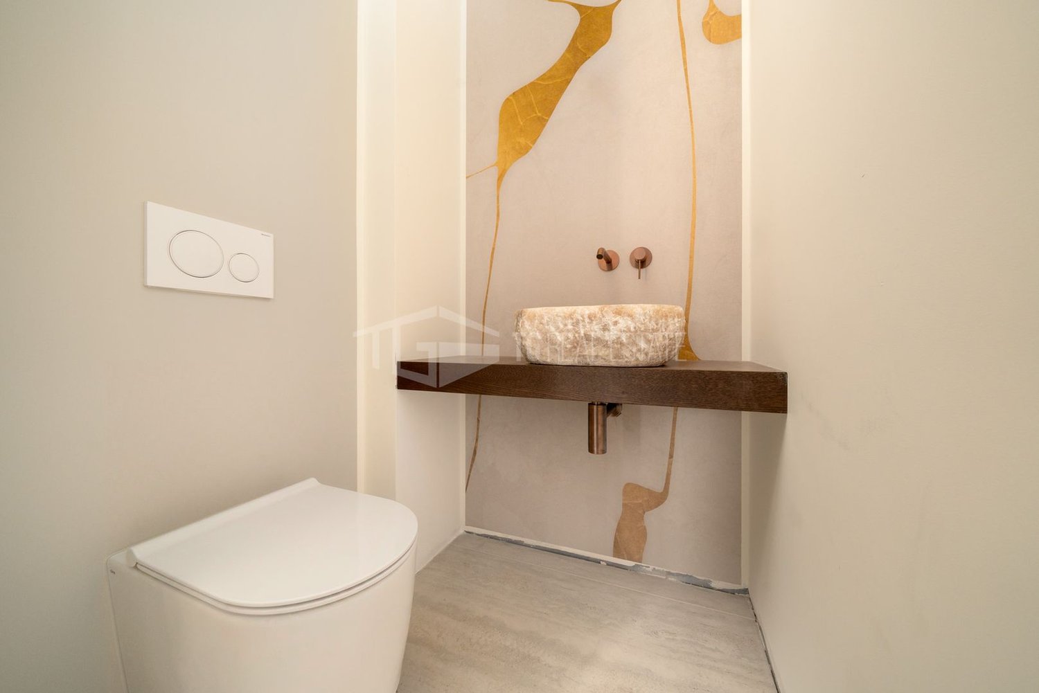5 rooms apartment
