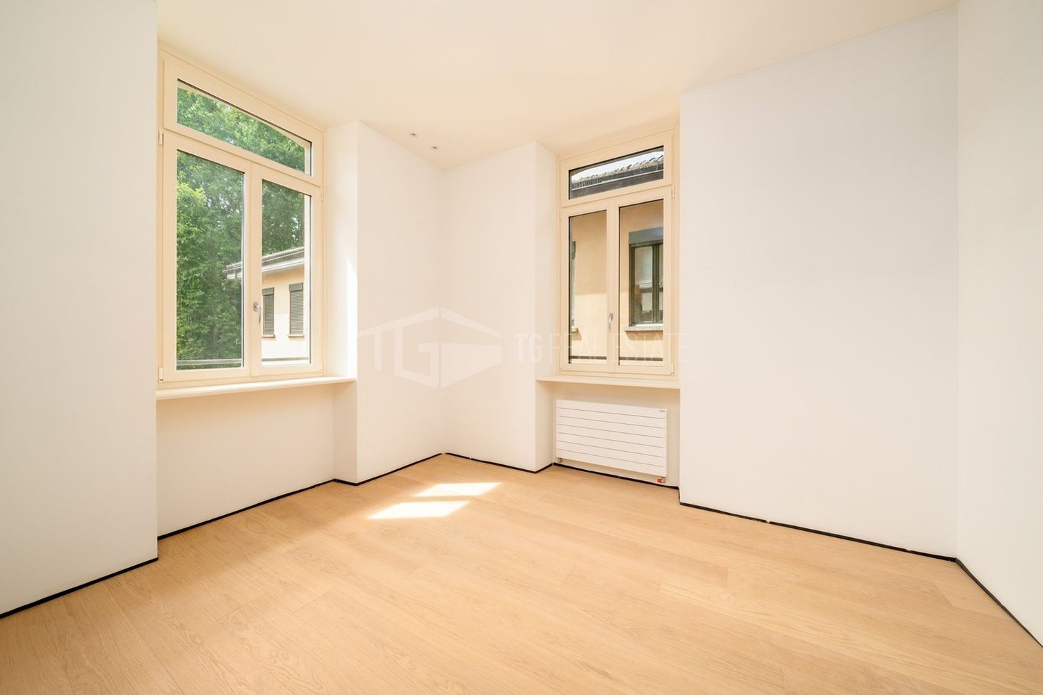 5 rooms apartment
