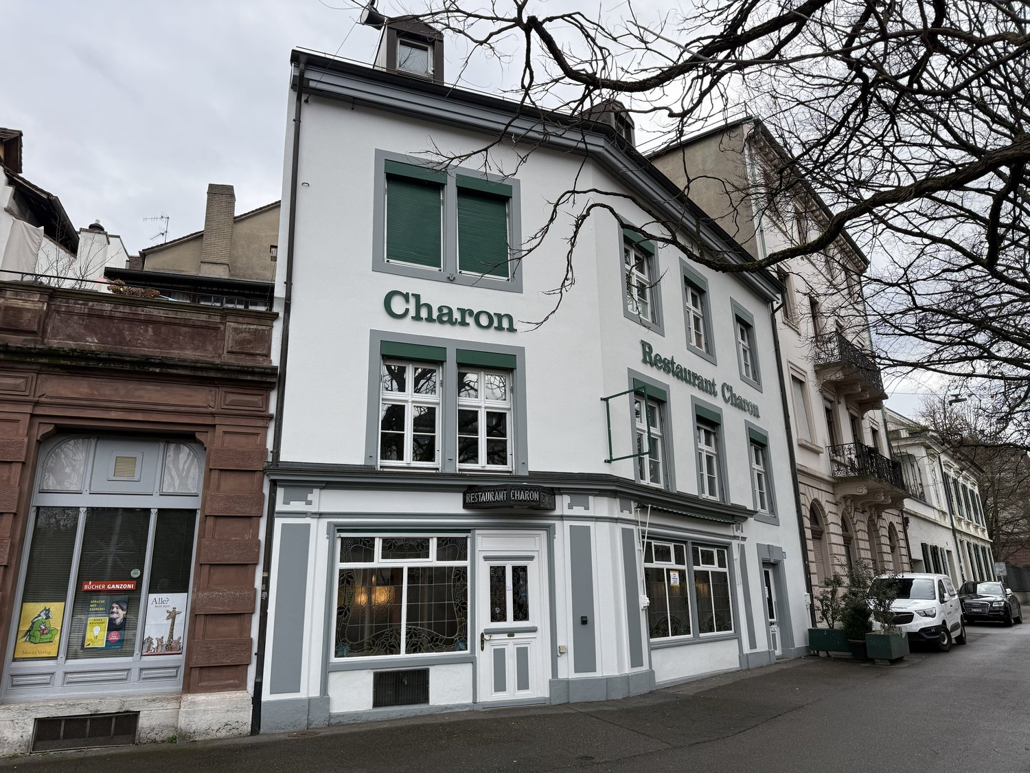 138m² restaurant, photo 1 of 10