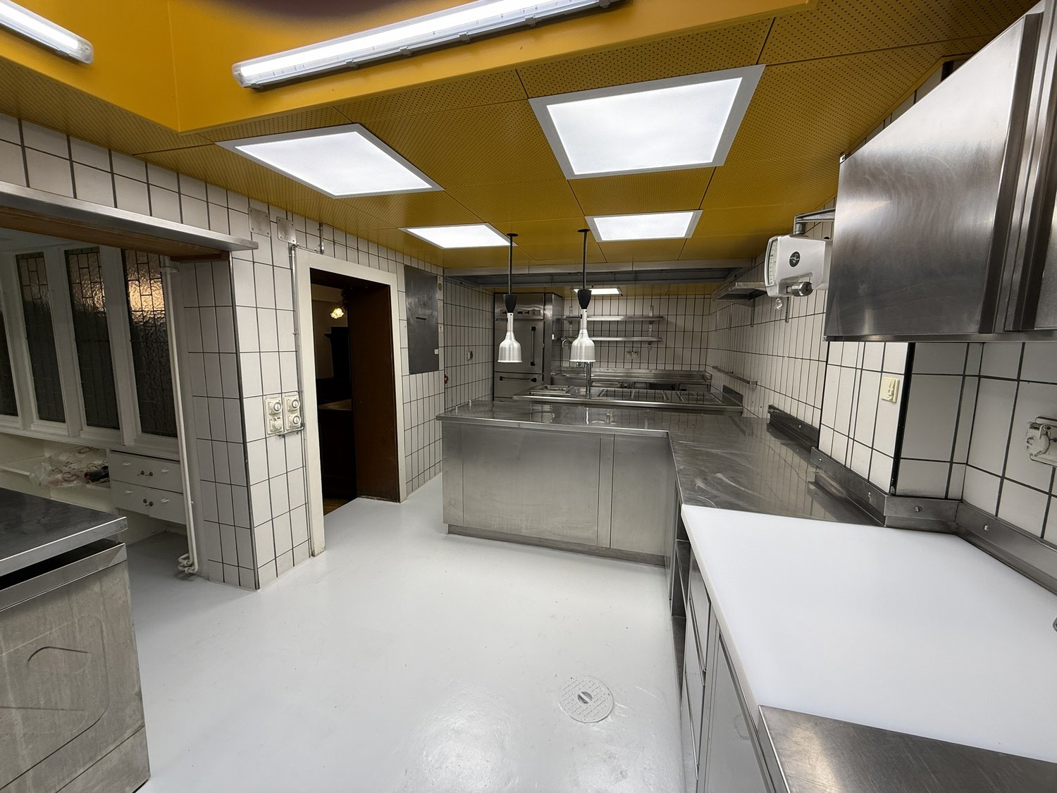 138m² restaurant, photo 2 of 10