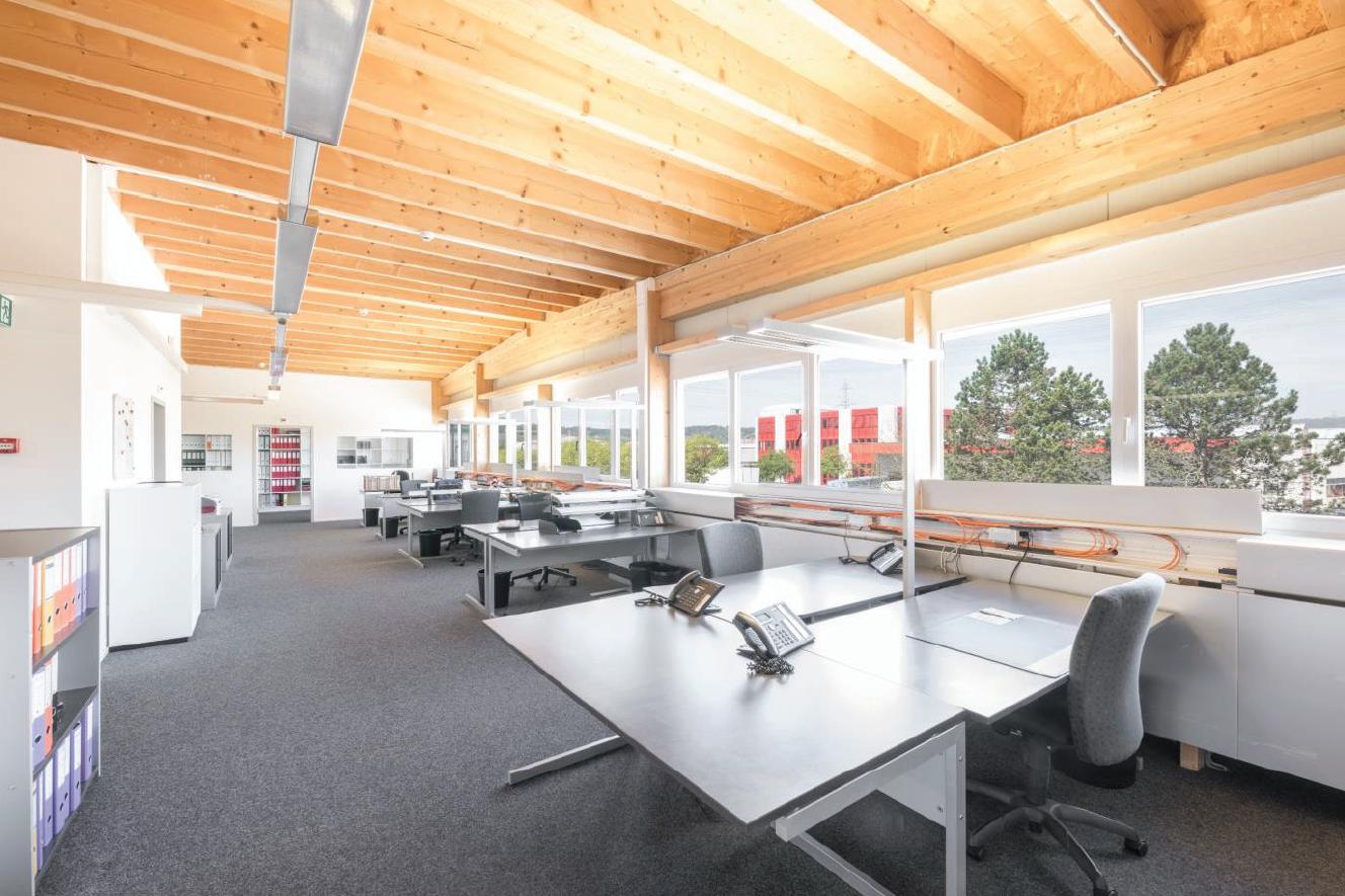 2390m² commerciale