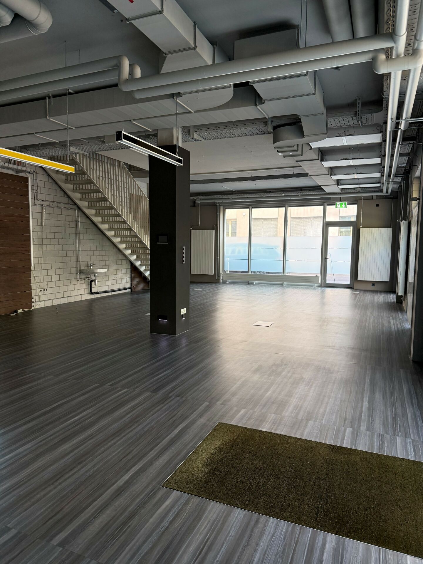 230m² commercial, photo 4 of 10