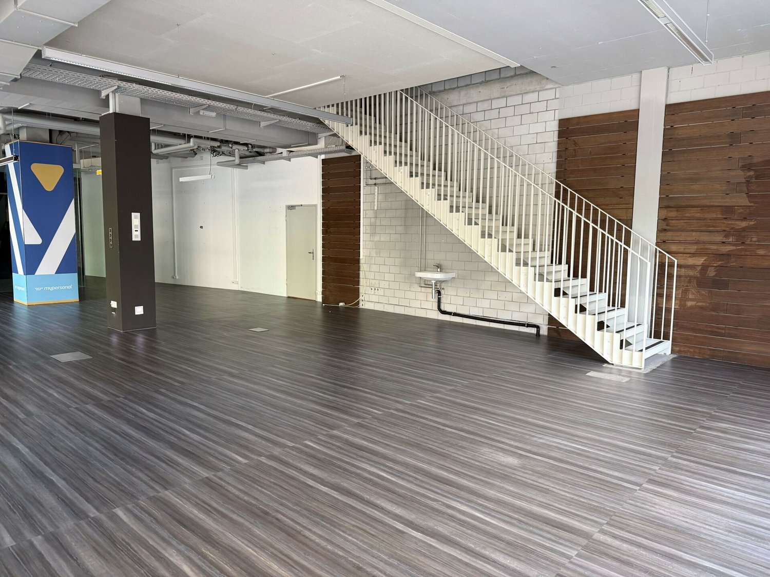 230m² commercial, photo 3 of 10