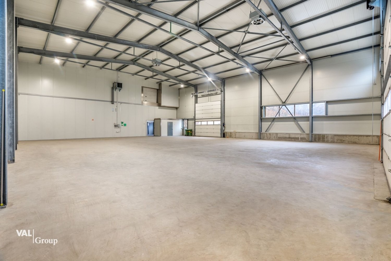 830m² industrial object, photo 2 of 10