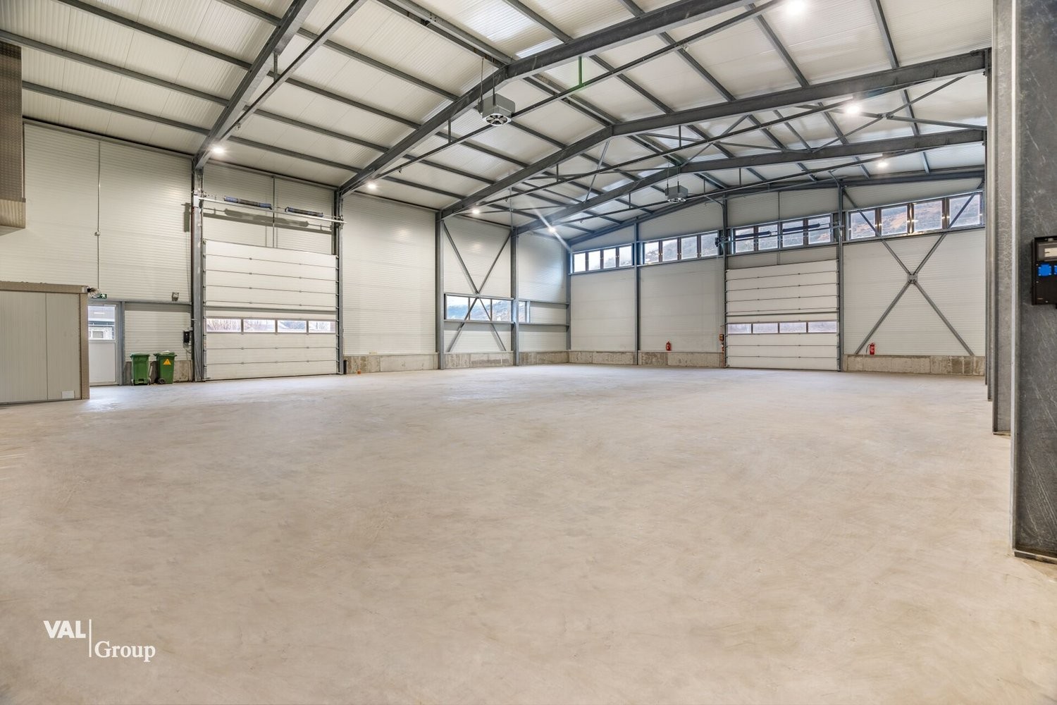 830m² industrial object, photo 1 of 10