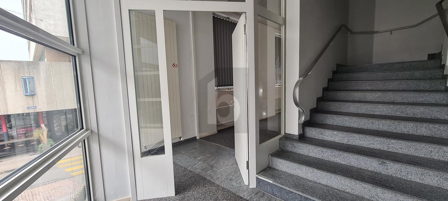 485m² living / commercial building, photo 2 of 4