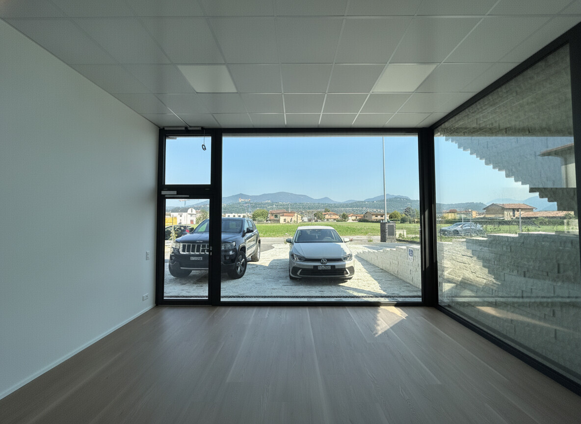 35m² shop, photo 2 of 9