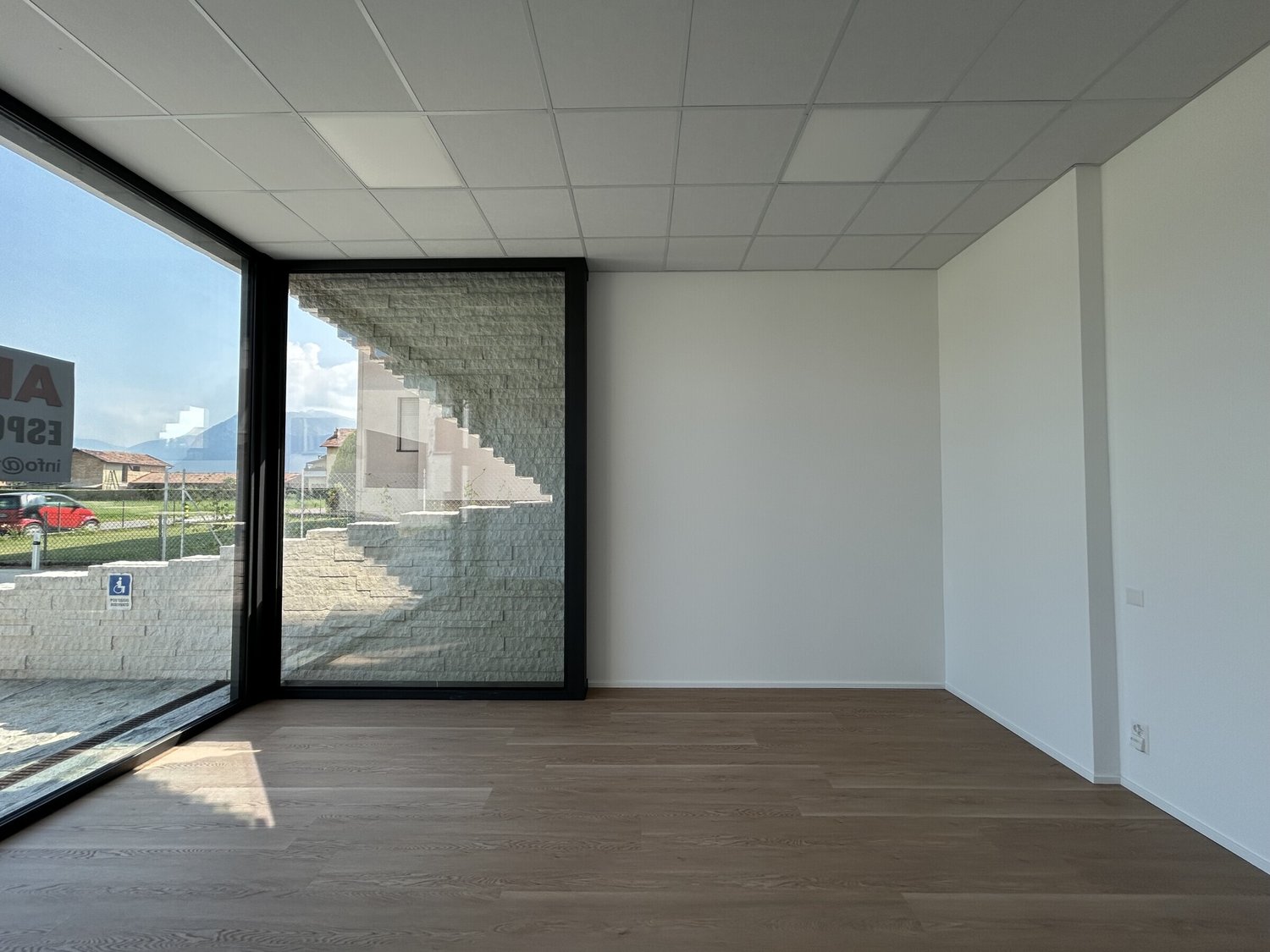 35m² shop, photo 3 of 9