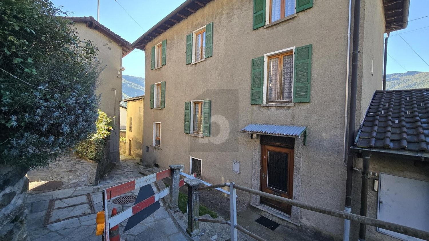 6 rooms chalet, photo 1 of 3