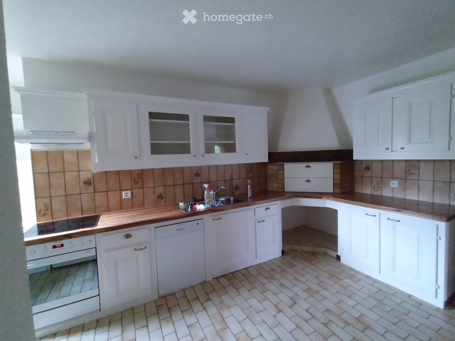 5 rooms apartment
