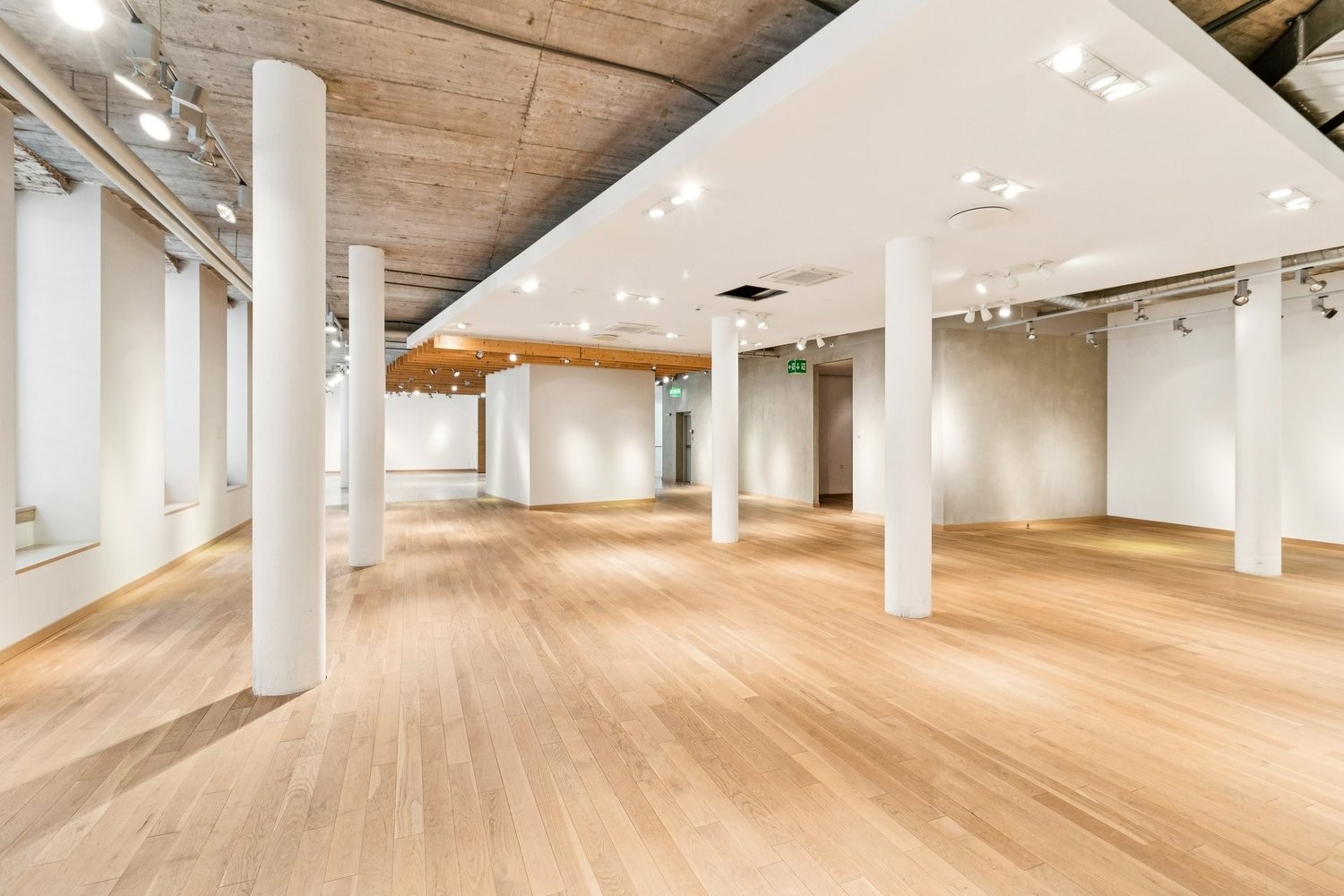 945m² shop, photo 4 of 7