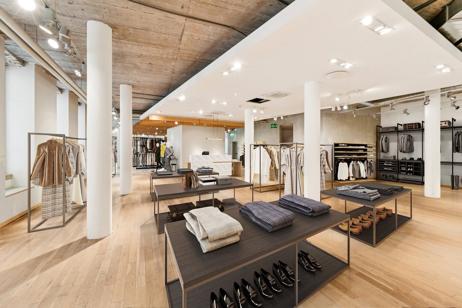 945m² shop, photo 7 of 7