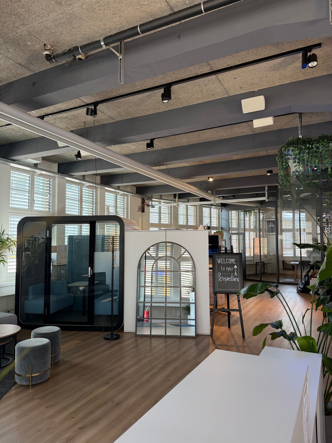 452m² office, photo 2 of 10