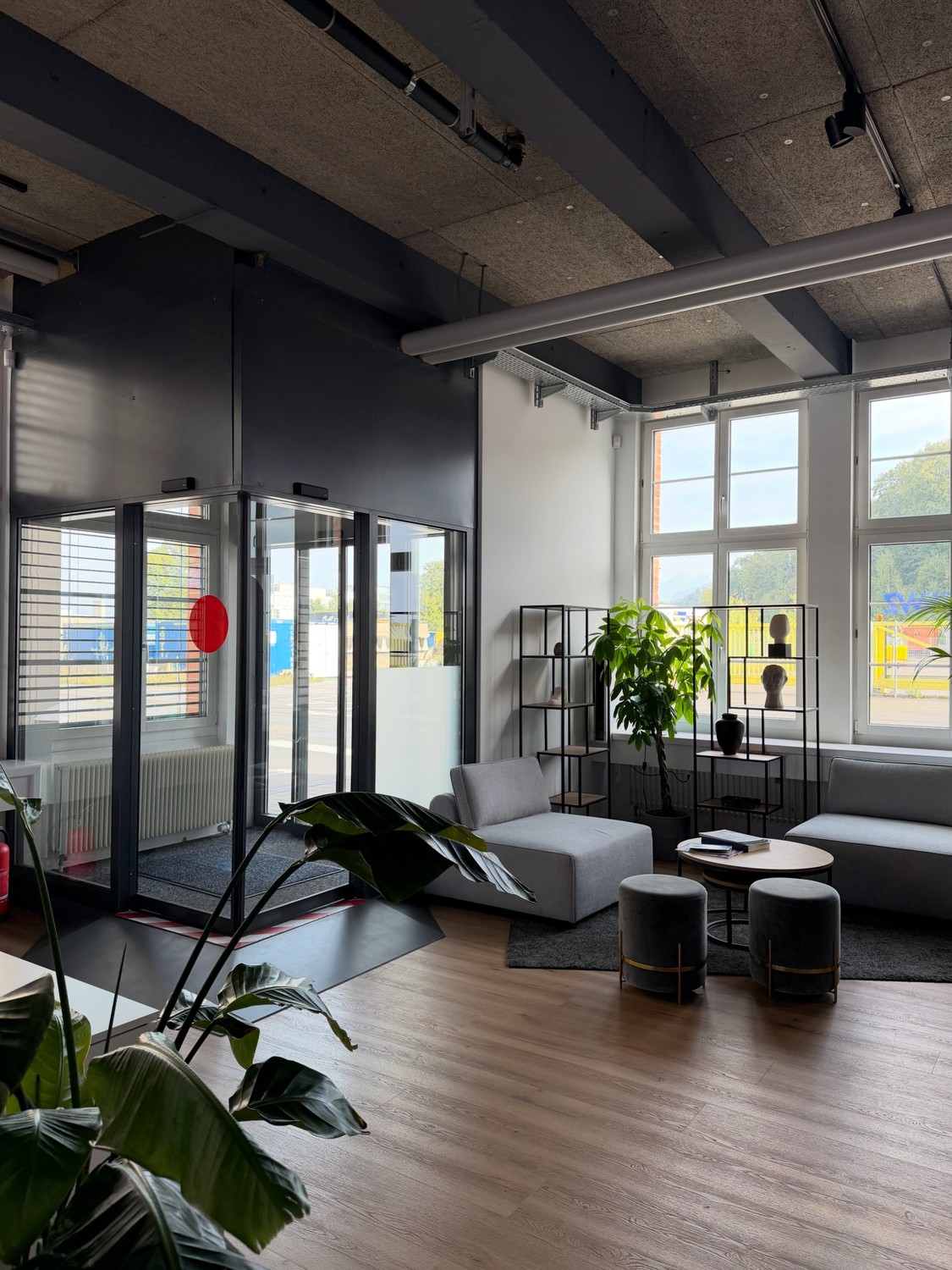 452m² office, photo 3 of 10